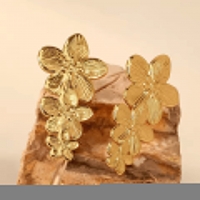 Goudkleurige Bloemen Oorstekers 42x22mm - Statement -