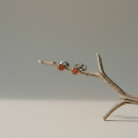 Zilverkleurige RVS Oorstekers Geboortesteen Juli - Rood/Oranje - 3 mm -