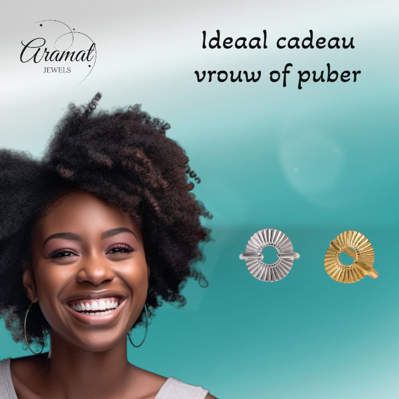 Brede One Size Ring RVS met Cirkel en Lijnenspel (18 mm) - Zilverkleur -