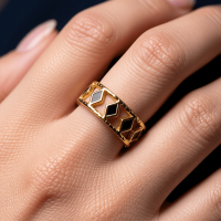 Verstelbare RVS Ring Emaille Ruitjes - Goud met Wit of Zwart - Zwart -
