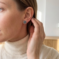 Oorstekers &acirc;&euro;&ldquo; Sterling Zilver Bali Etnisch Donker Blauw Kristal 9mm Rond Geoxideer