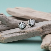 Oorstekers &acirc;&euro;&ldquo; Sterling Zilver Bali Etnisch Witte Glitter 7mm Rond Geoxideerd -