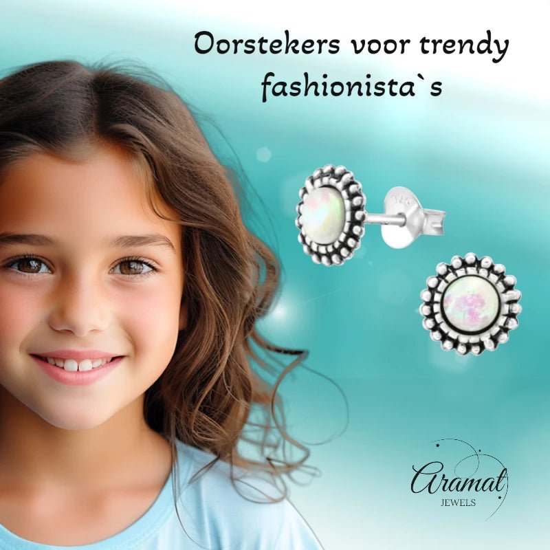 Oorstekers &acirc;&euro;&ldquo; Sterling Zilver Bali Etnisch Wit Opaal 8mm Geoxideerd -