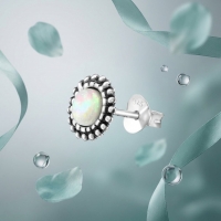 Oorstekers &acirc;&euro;&ldquo; Sterling Zilver Bali Etnisch Wit Opaal 8mm Geoxideerd -