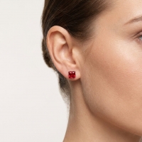 Oorbellen &acirc;&euro;&ldquo; 8mm Vierkante Zirkonia Rood op RVS Zilverkleur -