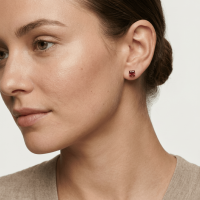 Oorbellen &acirc;&euro;&ldquo; RVS Ros&Atilde;&copy;goudkleur met Rode Vierkante Zirkonia (4mm) -