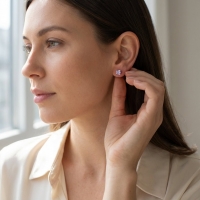Oorbellen &acirc;&euro;&ldquo; RVS Goudkleur met Lila Vierkante Zirkonia (4mm) -