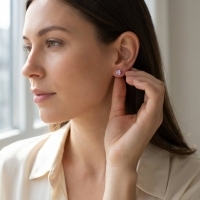 Oorbellen &acirc;&euro;&ldquo; RVS Goudkleur met Lila Vierkante Zirkonia (4mm) -