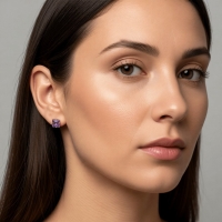 Oorbellen &acirc;&euro;&ldquo; RVS Goudkleur met Paarse Vierkante Zirkonia (4mm) -