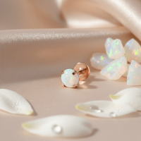 Tragus Helix Piercing &acirc;&euro;&ldquo; Wit Opaal &acirc;&euro;&ldquo; Ros&Atilde;&copy;goudkleur