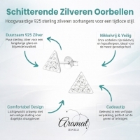 Zilveren oorbellen driehoek met kristalsteentjes -
