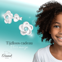 Zilveren bloemen oorstekers met blauwe kristal -
