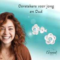 Zilveren bloemen oorstekers met blauwe kristal -