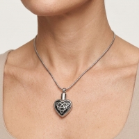 Keltisch as-hartje staal met zwarte triquetra - Heren