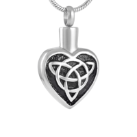 Keltisch as-hartje staal met zwarte triquetra