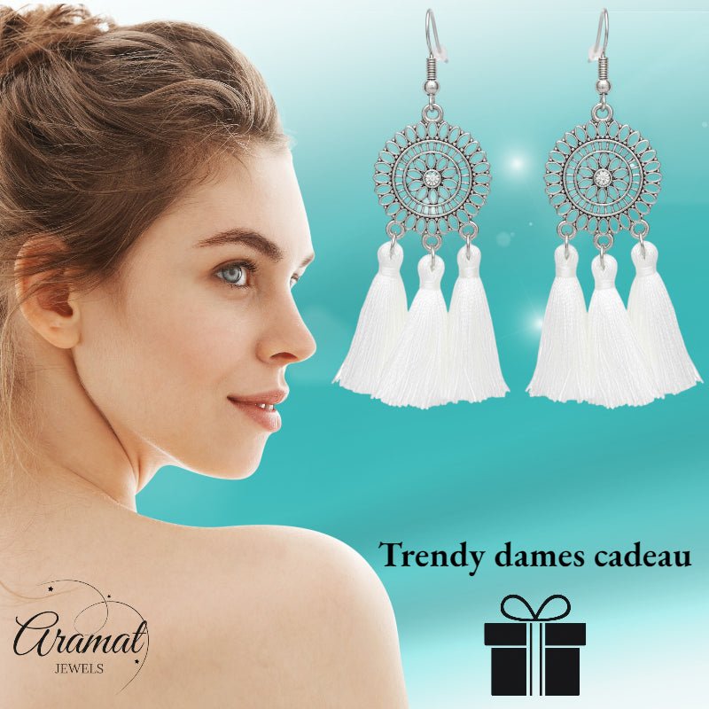 Zomerse Boho Oorhangers Kwastjes Wit 75mm -