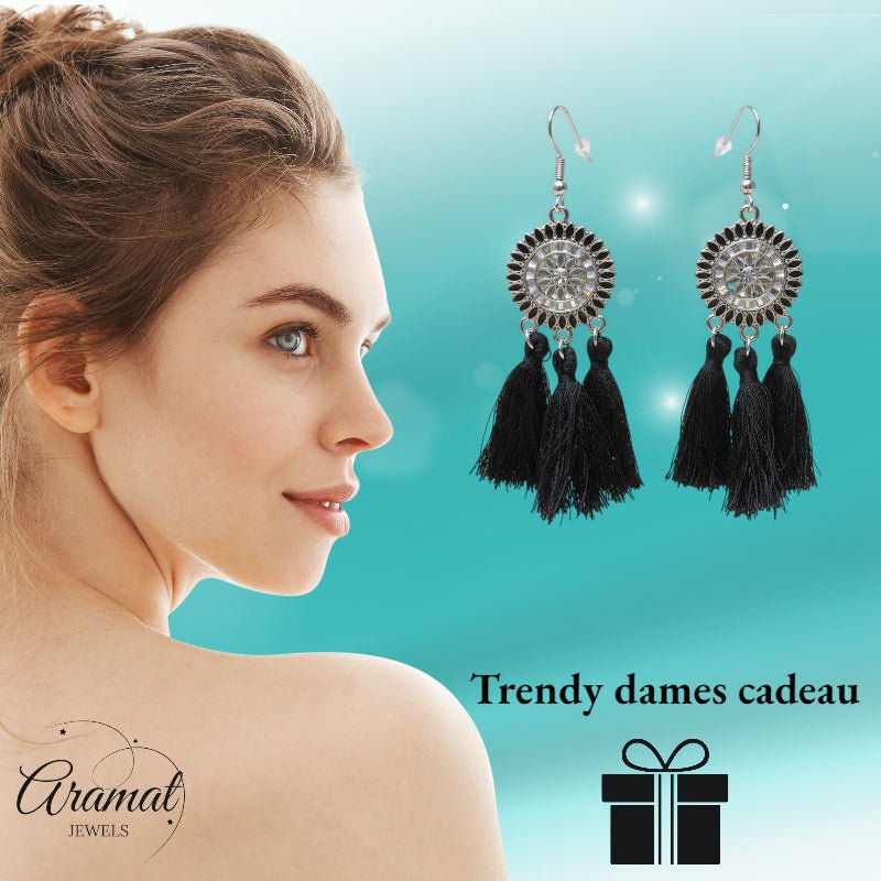 Zomerse Boho Oorhangers Kwastjes Zwart 75mm -