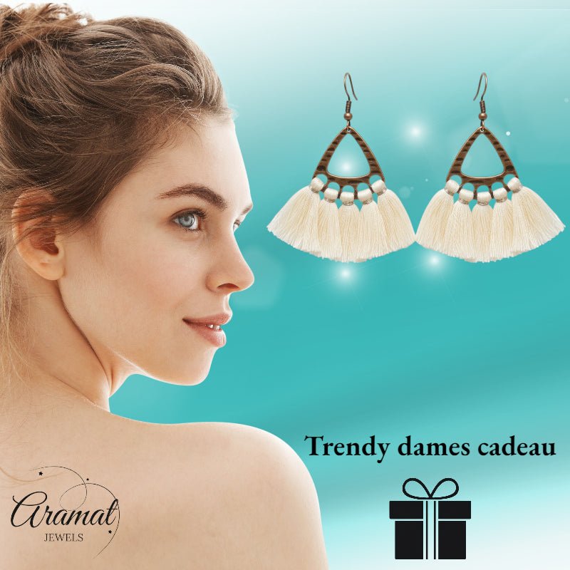 Boho Oorhangers Kwastjes Creme 55x30mm -