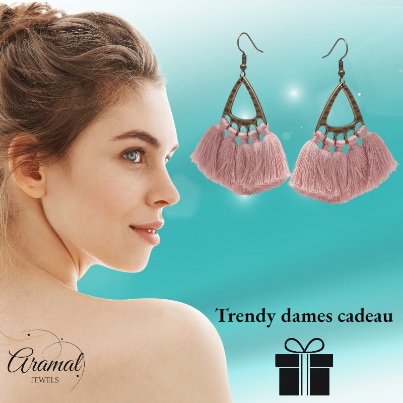 Boho Oorhangers Kwastjes Roze 55x30mm -
