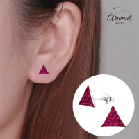 Zilveren oorstekers driehoek fuchsia roze kristal -