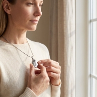 Ashanger Ovaal met Roos - Zilverkleurig RVS - Unisex