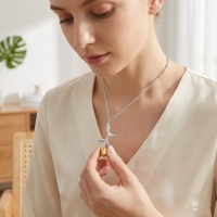 Bicolor RVS Ashanger Roos &acirc;&euro;&ldquo; 45x23mm Zilver & Goud Gedenksieraad - Unisex