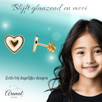 Goudkleurige hartjes oorbellen met wit emaille -