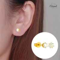 Goudkleurige AB zirkonia oorbellen &acirc;&euro;&ldquo; 4 mm -