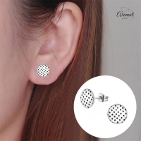 Witte stippel oorstekers met zwart &acirc;&euro;&ldquo; 10 mm -