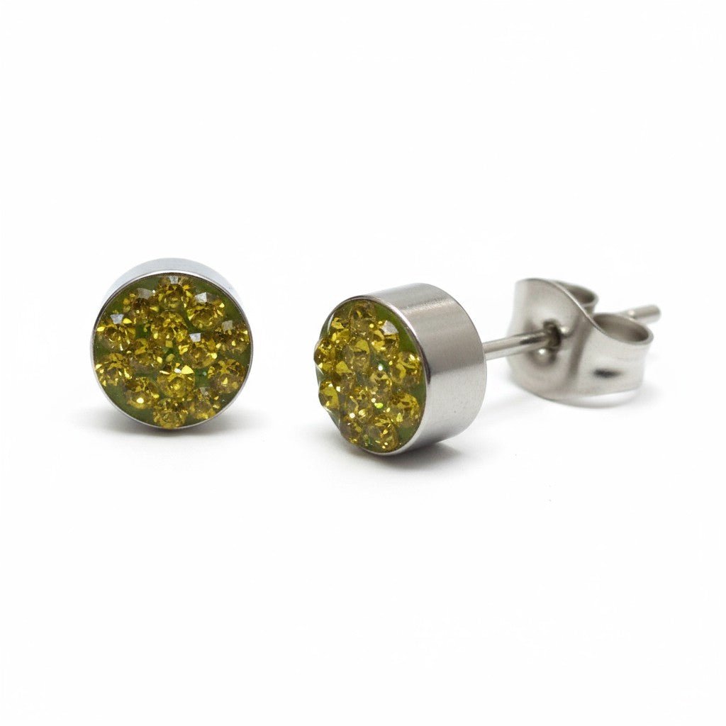Zilverkleurige oorstekers met olijfgroen kristal &acirc;&euro;&ldquo; 6 mm -