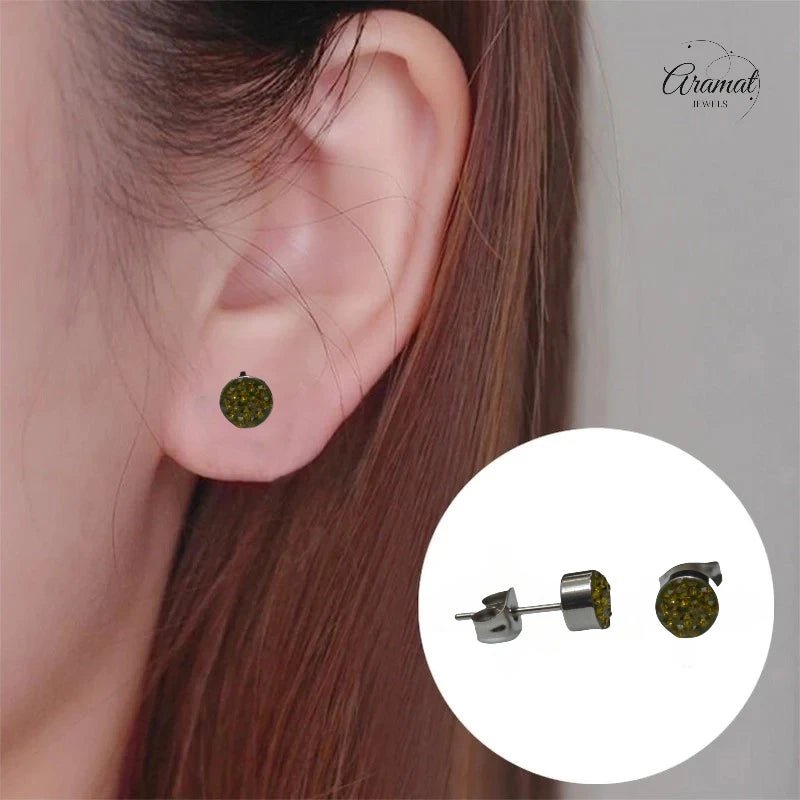Zilverkleurige oorstekers met olijfgroen kristal &acirc;&euro;&ldquo; 6 mm -