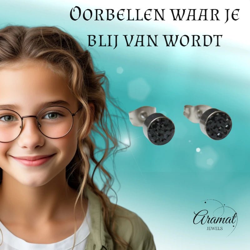 Zilverkleurige oorstekers met zwarte kristallen &acirc;&euro;&ldquo; 6 mm -