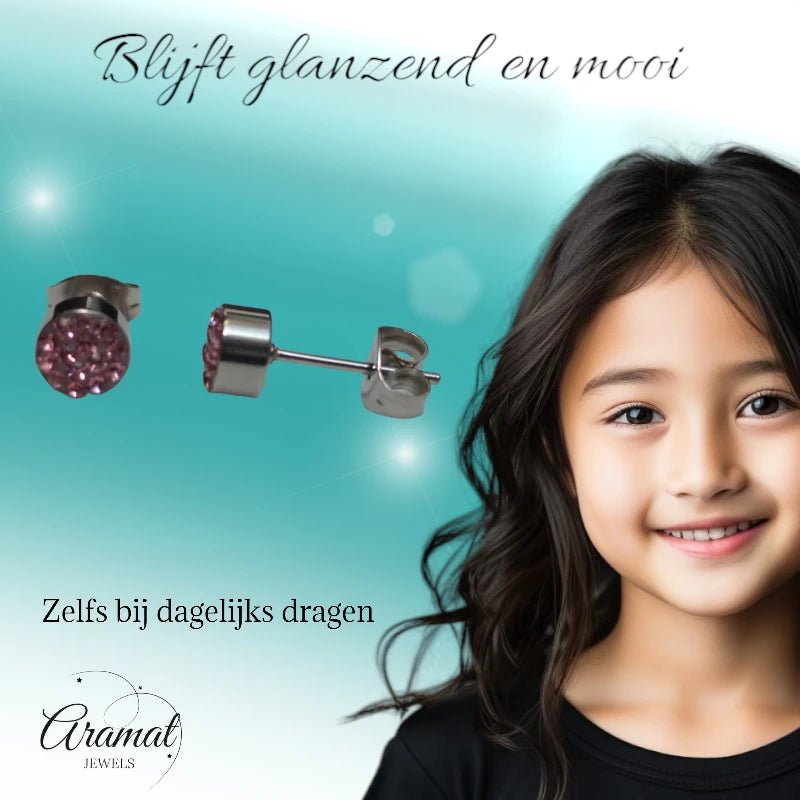 Zilverkleurige oorstekers met lichtroze kristal &acirc;&euro;&ldquo; 6 mm -