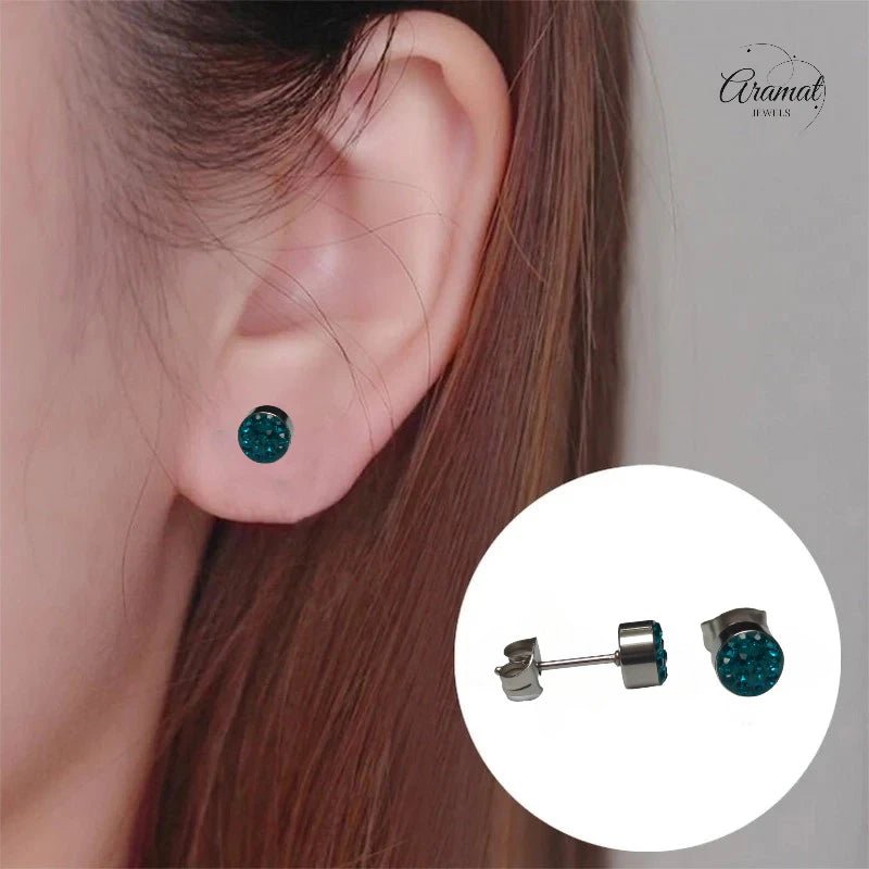 Zilverkleurige oorstekers met blauwgroen kristal &acirc;&euro;&ldquo; 6 mm -