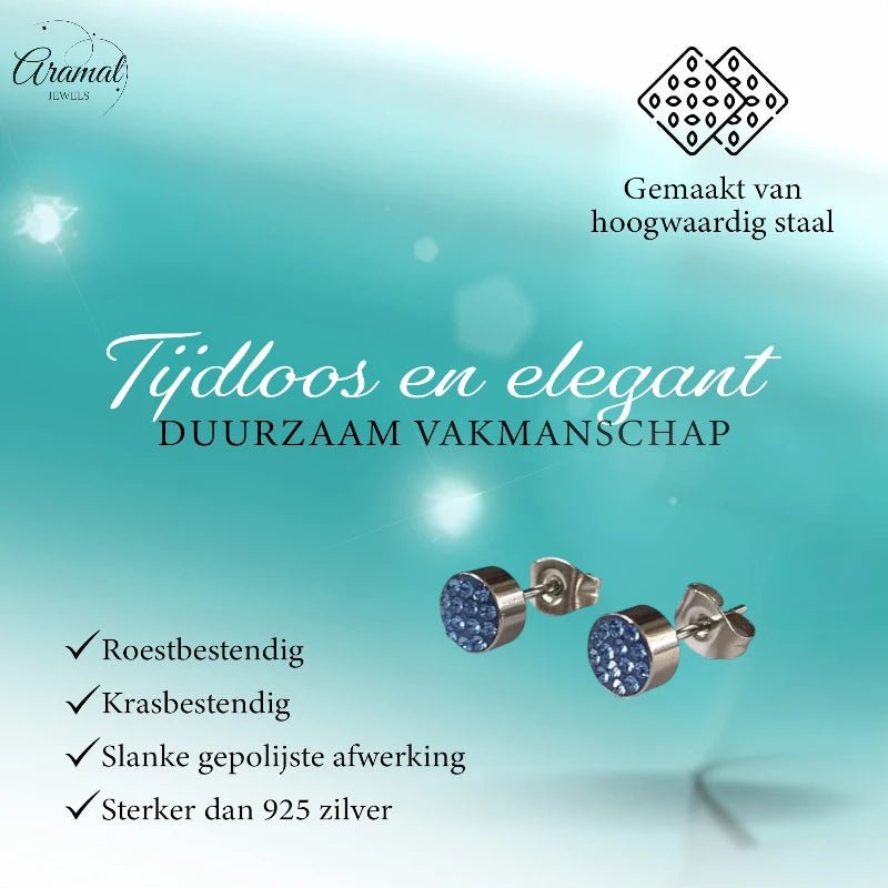 Zilverkleurige oorstekers met lichtblauw kristal &acirc;&euro;&ldquo; 6 mm -