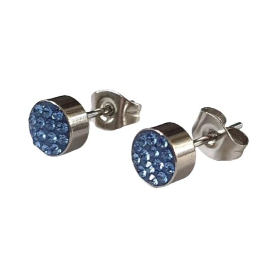 Zilverkleurige oorstekers met lichtblauw kristal &acirc;&euro;&ldquo; 6 mm -