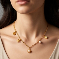 Goudkleurige damesketting met schelp- en parelbedels - Dames