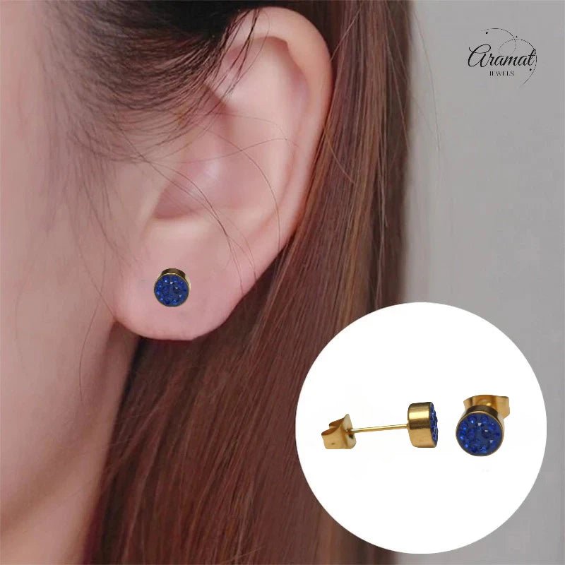 Donkerblauwe kristallen oorstekers 6mm -