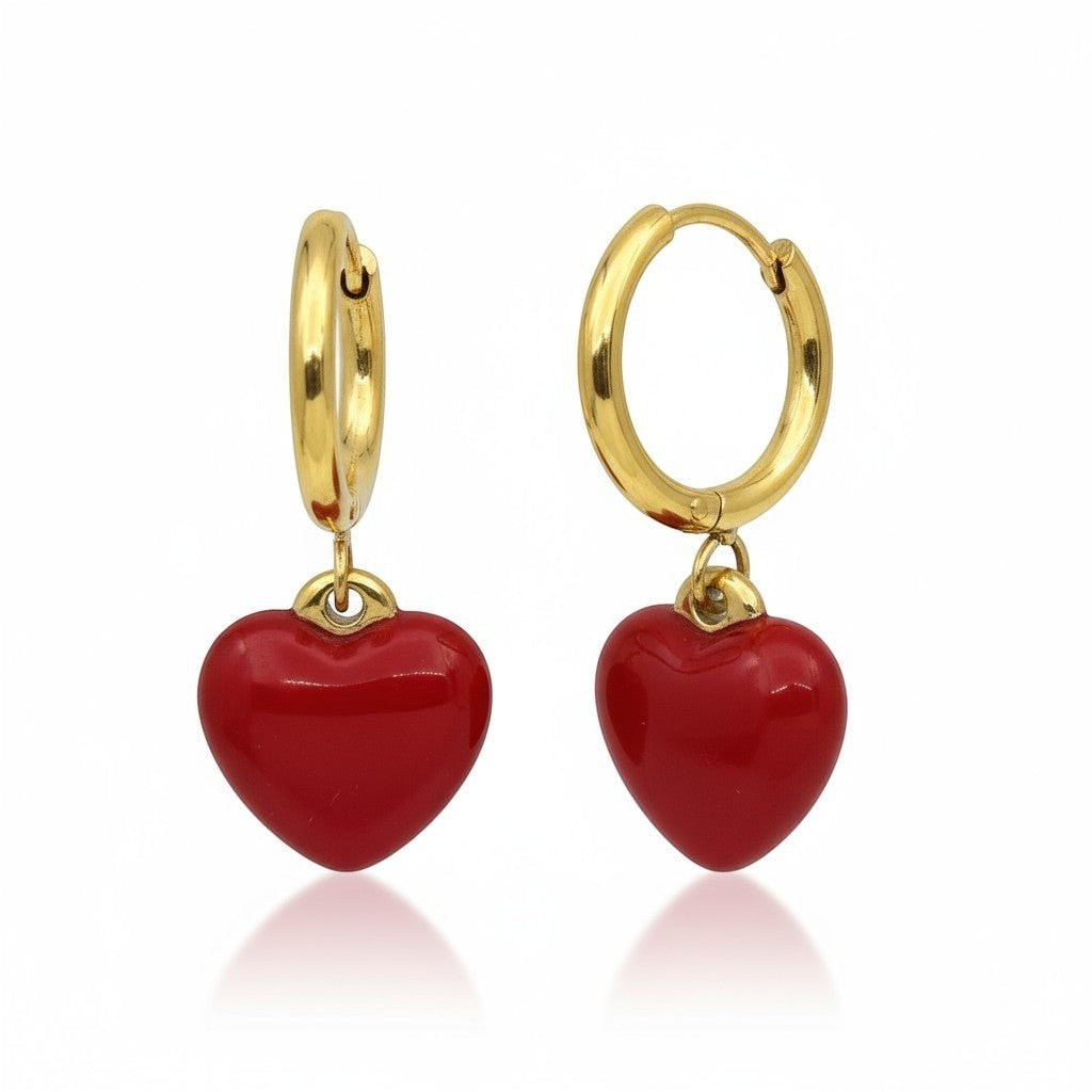 Goudkleurige Huggie Oorringen met Rood Hartje -