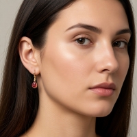 Mini Oorringetjes Meisje &acirc;&euro;&ldquo; Rode Zirkonia &acirc;&euro;&ldquo; 10mm - Goudkleur -