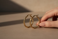 RVS Oorringen Gedraaid 30mm &acirc;&euro;&ldquo; Goudkleurige Oorringen met Twisted Motief -