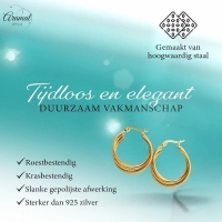 Goudkleurige Triple Oorringen RVS met Streepjesmotief 25x7,5mm -