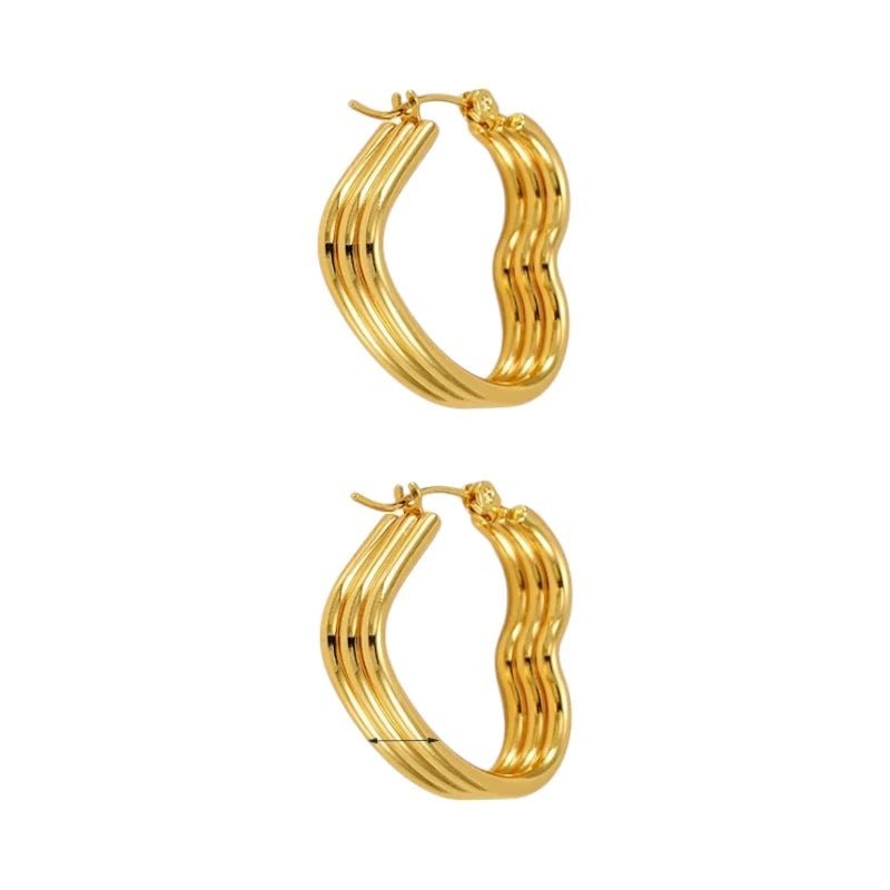 Triple Hart Oorringen Goudkleurig - Liefdevolle Statement -