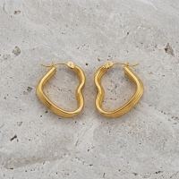 Triple Hart Oorringen Goudkleurig - Liefdevolle Statement -