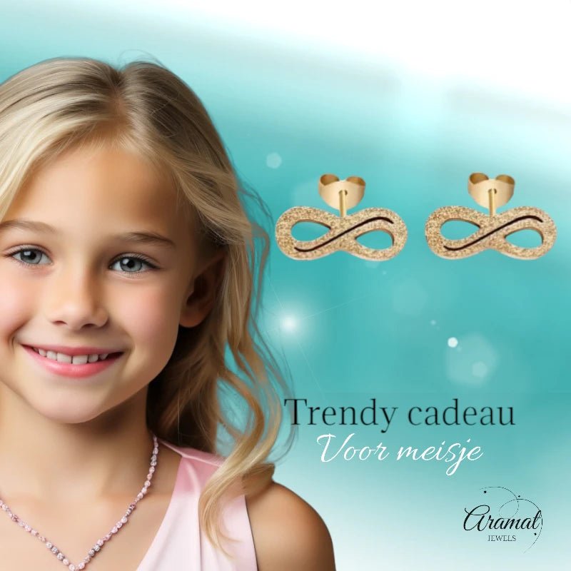 Stalen Infinity Oorbellen - Goudkleur Mat & Tijdloos -