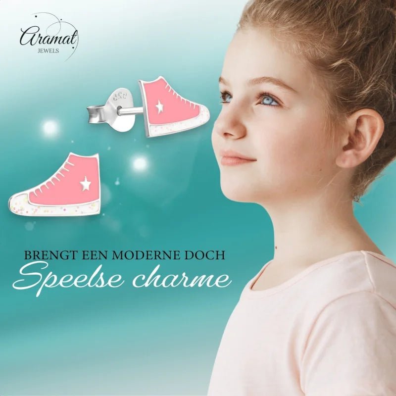 Zilveren Sneaker Oorbellen met Roze en Witte Glitter Emaille &acirc;&euro;&ldquo; 10x6mm -