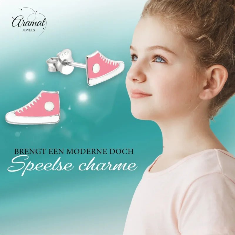 Zilveren Sneaker Oorbellen &acirc;&euro;&ldquo; Roze en Witte Emaille &acirc;&euro;&ldquo; 10x6mm -