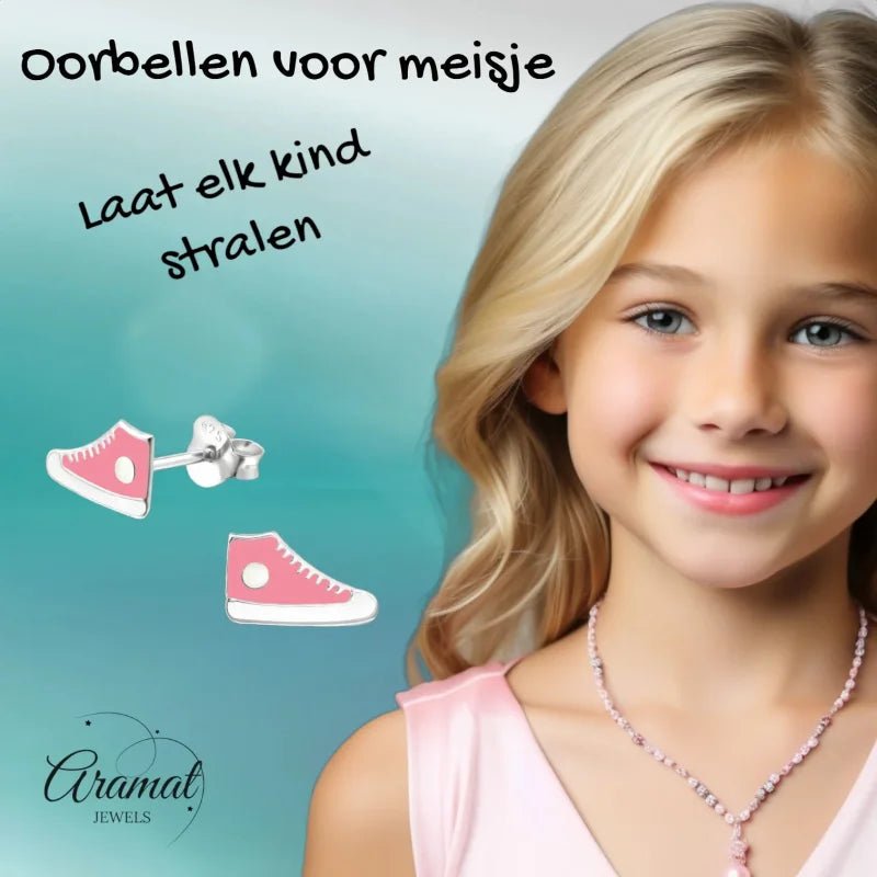 Zilveren Sneaker Oorbellen &acirc;&euro;&ldquo; Roze en Witte Emaille &acirc;&euro;&ldquo; 10x6mm -