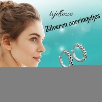 Zilveren Oorringetjes met Zwarte Zirkonia Steentjes -