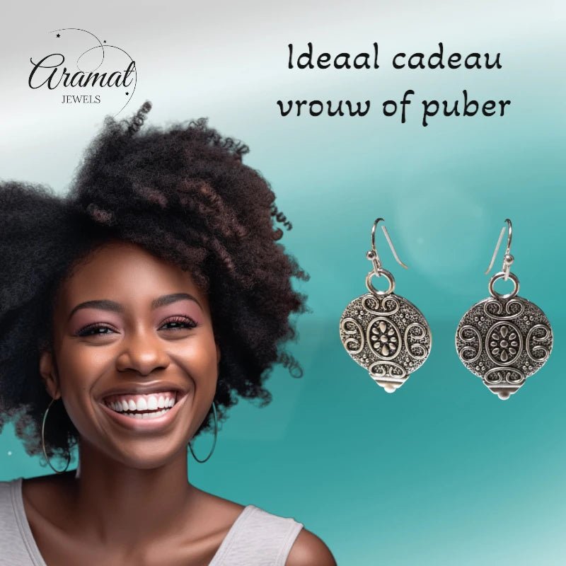 Sierlijke Druppel Oorhangers Antieklook -